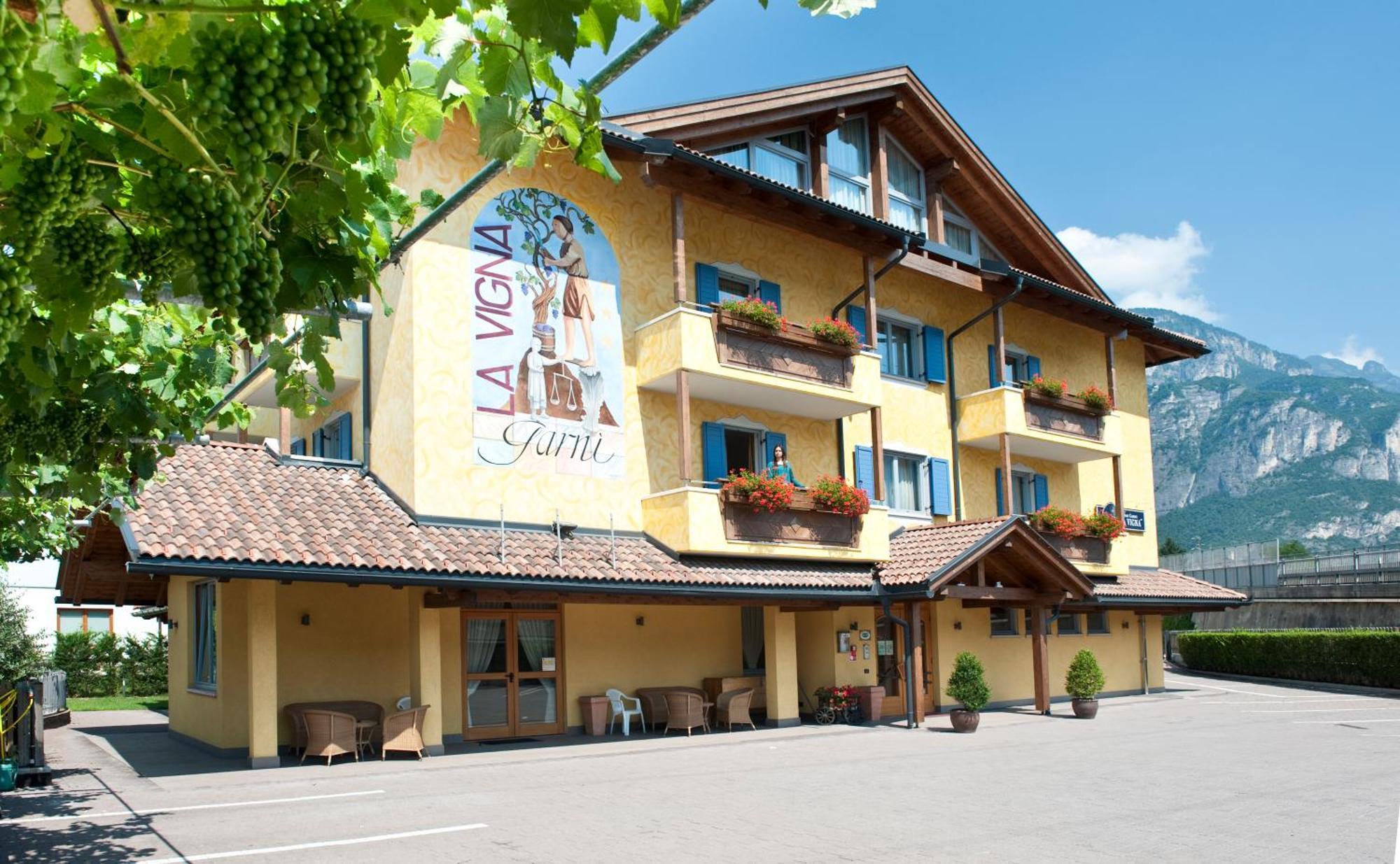 Hotel Garni La Vigna - Adult Friendly San Michele allʼAdige Екстериор снимка