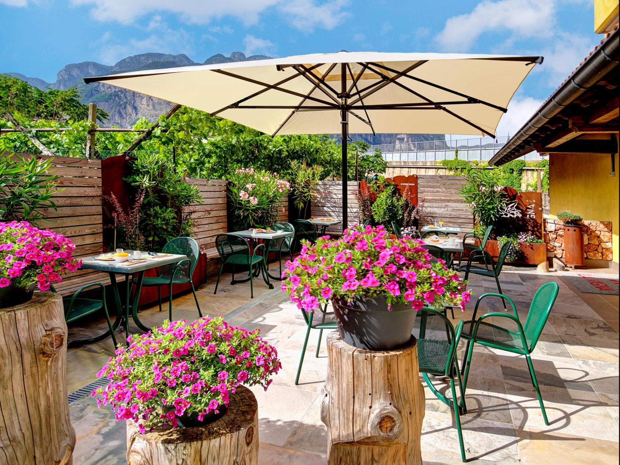 Hotel Garni La Vigna - Adult Friendly San Michele allʼAdige Екстериор снимка