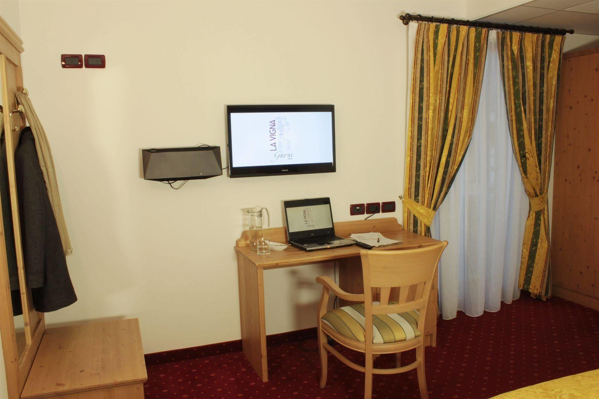 Hotel Garni La Vigna - Adult Friendly San Michele allʼAdige Екстериор снимка